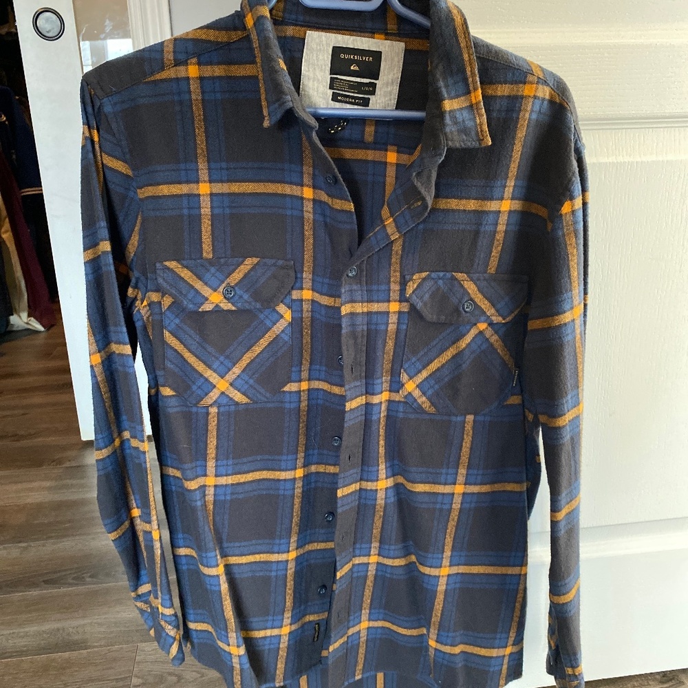 Quicksilver button up